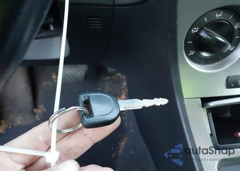 2011 Mazda Mazda3 I Touring z USA, uszkodzony, nr VIN JM1BL1VF8B1448597